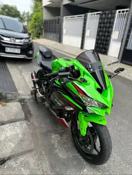 Kawasaki ZX25R 2022 Tipe Tertinggi