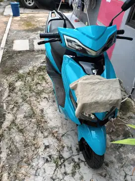 Motor listrik smoot tempur 2024 low KM kondisi seger lengkap stnk bpkb