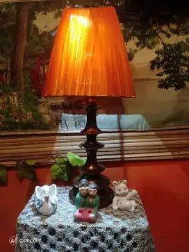 Lampu Meja Jadul Antik Tiang Logam Babet