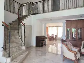 Rumah furnish bagus rapi di taman golf lippo karawaci