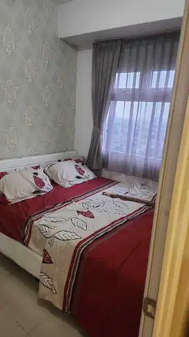 DISEWAKAN GREEN PRAMUKA APARTEMEN 2 BEDROOM FULL FURNISH SCARLET MALL