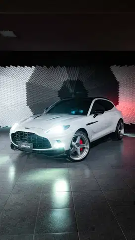 Aston Martin DBX 707