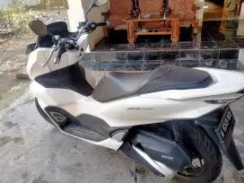 Dijual Honda PCX Putih
