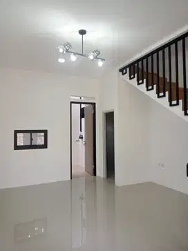 Rumah di jual 2 lantai, di tanah baru Depok