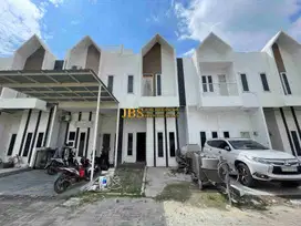 Dijual Villa 2 Tingkat di Komplek Karya Grande Jalan Guru Sinumba II
