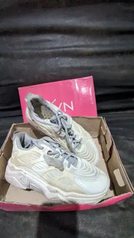 Sepatu adidas ori