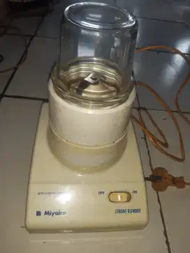 Mesin blender miyako