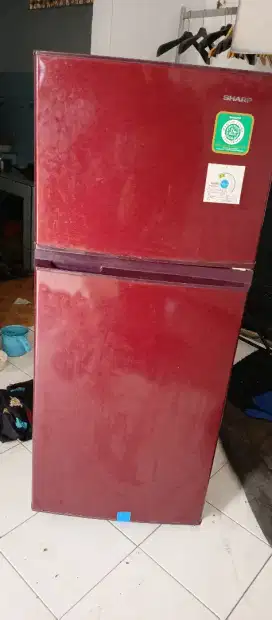 Di jual Cepat Kulkas Sharp Dua Pintu type SJ 195 197