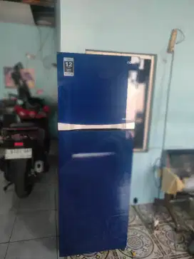 DIJUAL KULKAS 2 PINTU