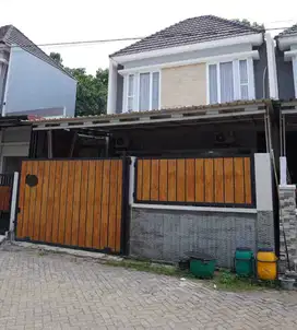 Jual Rumah 2 Lantai Lokasi Cluster Grafika Banyumanik Semarang