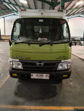DIJUAL HINO WU302R DUTRO110 SDL M/T TAHUN 2012