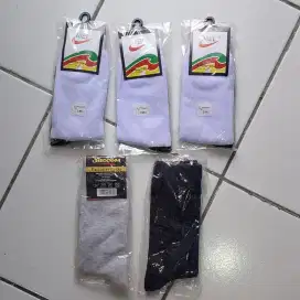5 pasang kaos kaki baru