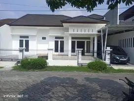Disewakan Rumah Luas Siap Huni di Kemang Pratama 1 Bekasi