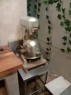 Mixer adonan kue