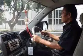 DI CARI SUPIR PRIBADI