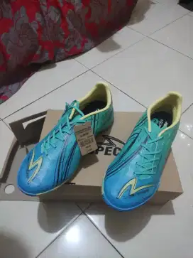 Sepatu futsal specs