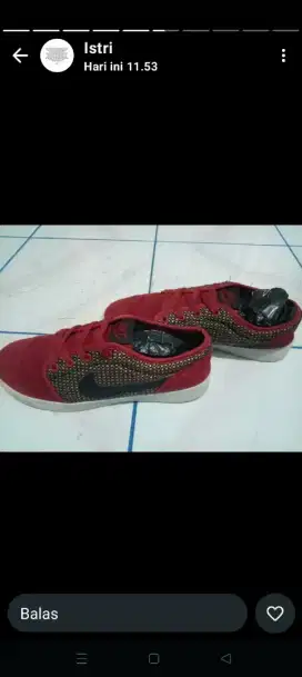 Sepatu sisa triftengan