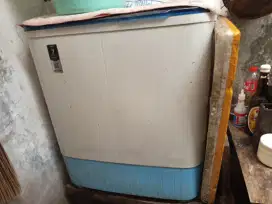 Mesin cuci AQUA 2 tabung