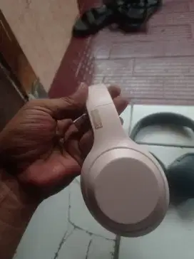 Headphone bluetooth