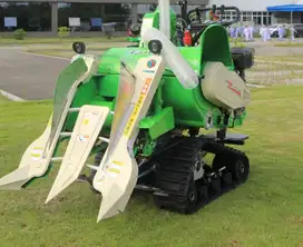 mesin panen combine padi