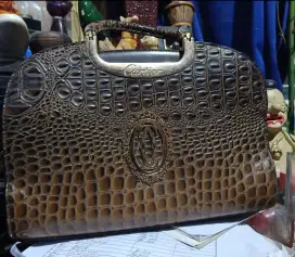 Tas wanita merk cartier