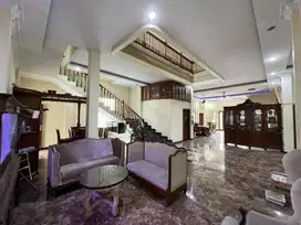 Rumah Villa Mewah daerah Gatot Subroto