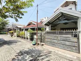 2 Rumah Jadi 1! Dijual Rumah 2 Lantai Classic Delta Sari Indah Waru