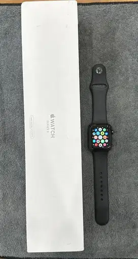 iWatch Series 3 - 42 MM  - Hitam - GPS + LTE (A1852ZB)