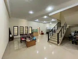 Rumah Villa di Komplek Cemara Asri
