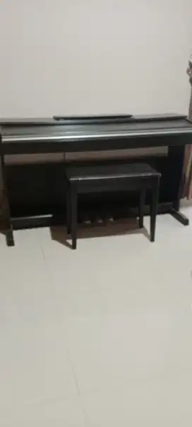 PIANO YAMAHA ARIUS YDP 142