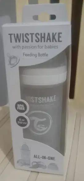 Twistshake , botol susu