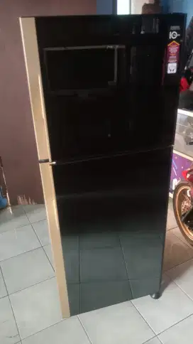 Dijual kulkas Polytron 2pintu body mulus elegan siap pakai no minus