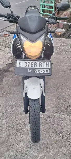 cb 150 th 2013 putih mulus mesin bagus