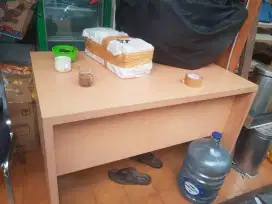 meja kayu  eks kantor