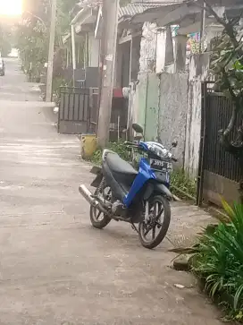 Nyari motor Supra/Shogun l25