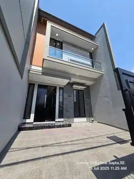 UNIT TERBATAS  Rumah Baru Modern Tropical Di Nginden Intan  Surabaya
