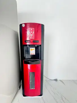 Dispenser panas dan sedang