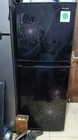 Kulkas sharp 2 pintu mulus
