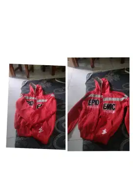 Jaket Hoodie berwarna merah