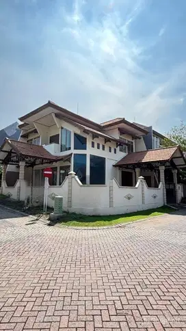 Disewakan Rumah 2lt Minimalis Taman Gapura Citraland Surabaya Barat