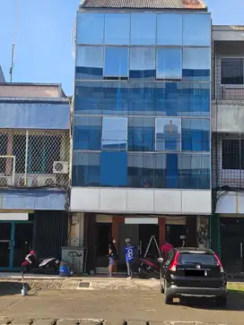 Disewakan atau Dijual Ruko 4 Lantai di Gading Kirana, Kelapa Gading