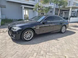 BMW 528i Facelift Luxury Black Saphire