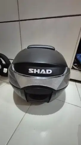 Box motor SHAD SH33 dengan sandaran dan brecket