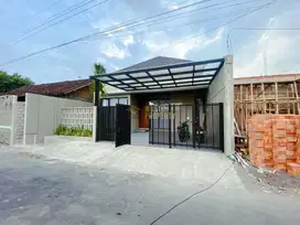 RUMAH CANTIK, CARPOT 2 MOBIL, TIMUR CANDI SAMBISARI DI KALASAN