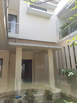 Disewakan Rumah Modern Minimalis Dekat Sta. MRT Cipete Raya