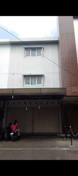 Disewakan ruko bagus 3 lantai radio dalam jakarta selatan