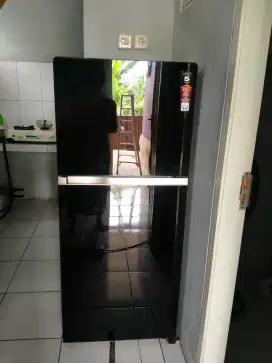 Di jual kulkas 2 pintu