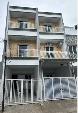 3 Unit Rumah Baru 3 Lantai di Duri Kepa Jakarta Barat