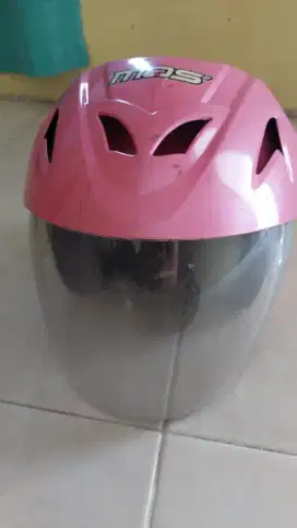 Helm/pelindung kepala