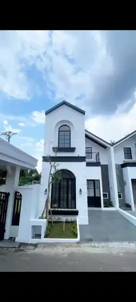 Rumah Dijual Di BNR Fasilitas Kolam Renang